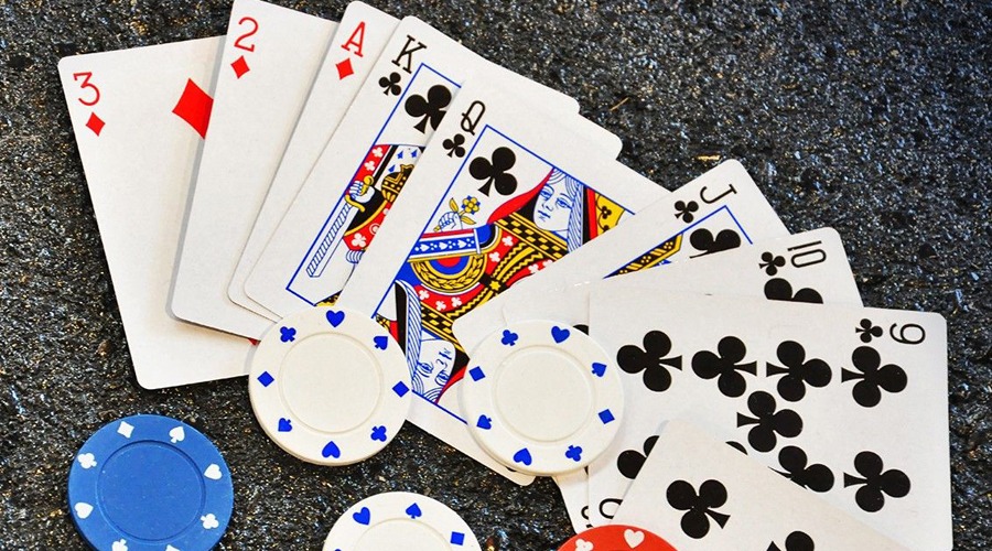 Bí Quyết Kiểm Soát Tâm Lý Khi Chơi Mậu Binh tại IWIN